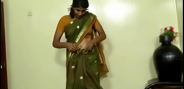  An indian mallu hot neighbour bhabhi teaching how to wear saree